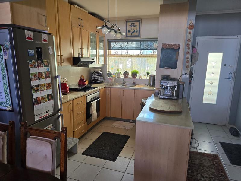 2 Bedroom Property for Sale in Sea Point Western Cape